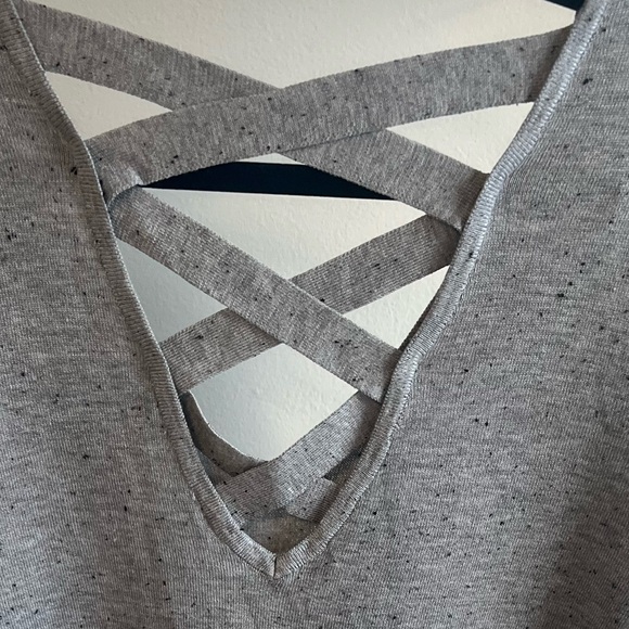 NWT Love Ellie cross Back Sweater stitch fix XL - Picture 7 of 7